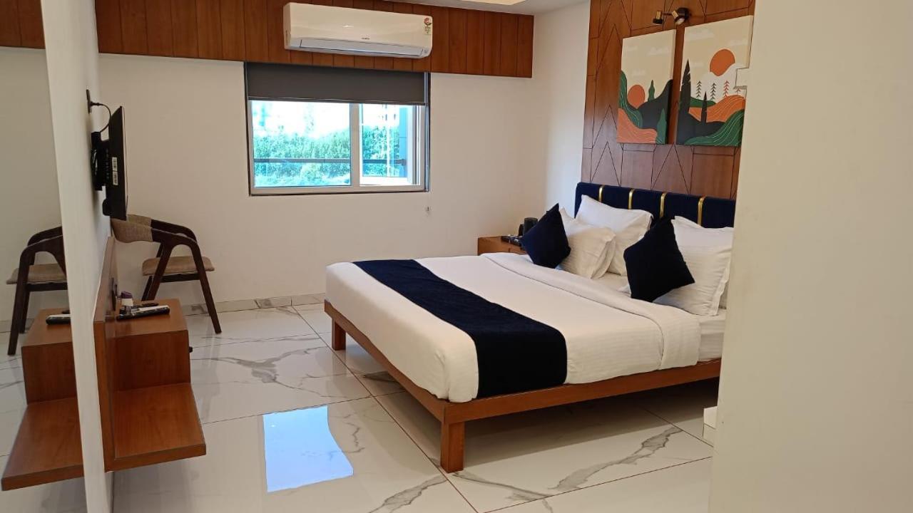 Hotel The Scenic Unity Garudeshwar Exterior foto
